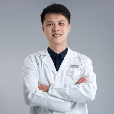 Implantologist